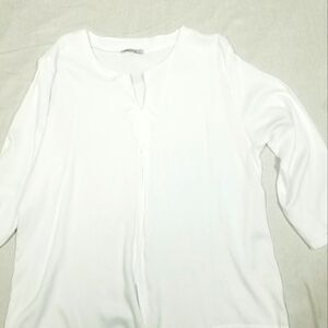 Cellabie 2XL white flowy top 3/4 sleeves sheer bottom center slit Lagenlook boho